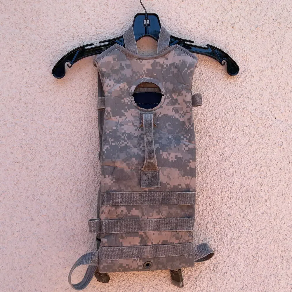 US Military MOLLEE II Hydration System Carrier *No Bladder*